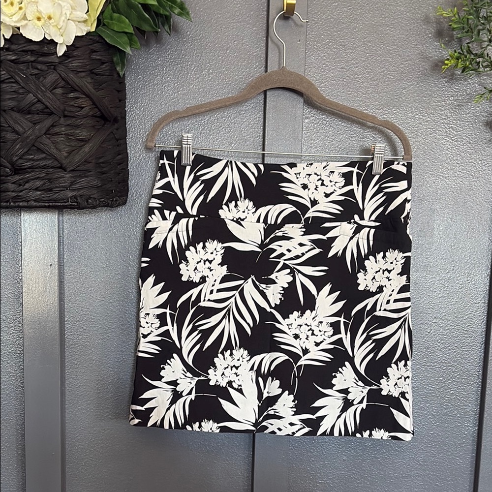Chic Black and White Floral Skirt